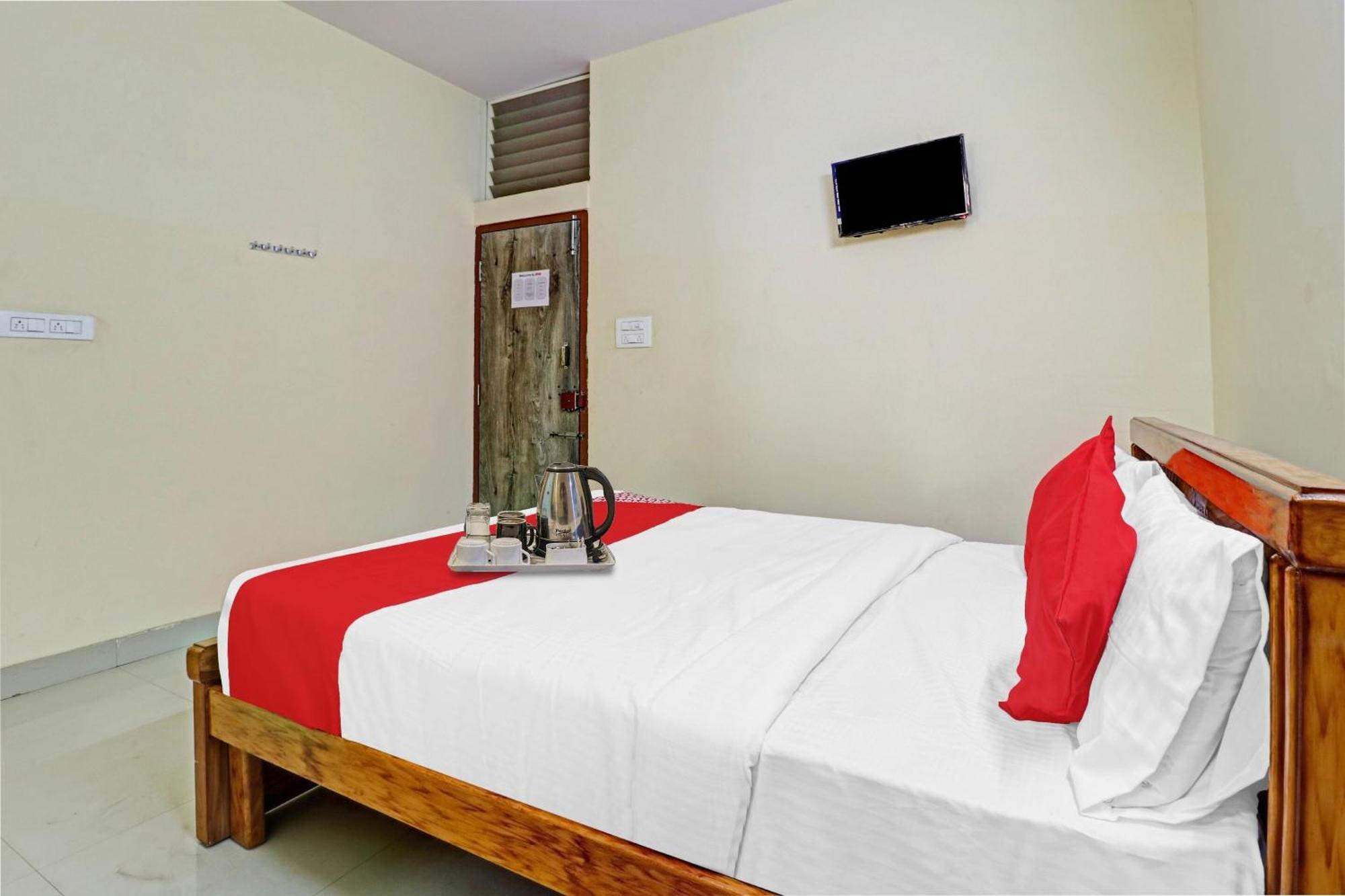 Hotel O Lakshmi Sri Deluxe Boarding & Lodgeing Kumbalgod Екстериор снимка