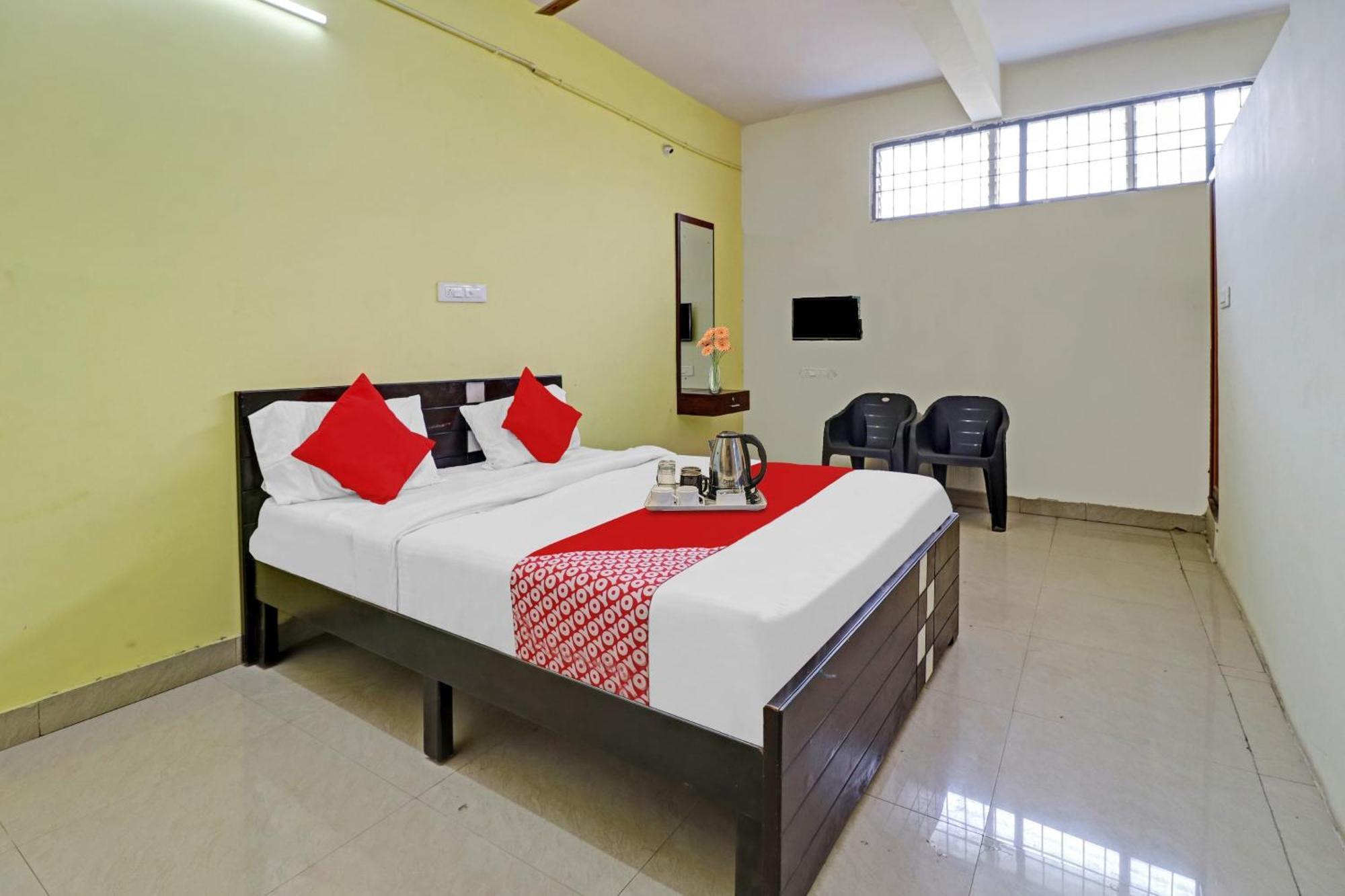 Hotel O Lakshmi Sri Deluxe Boarding & Lodgeing Kumbalgod Екстериор снимка