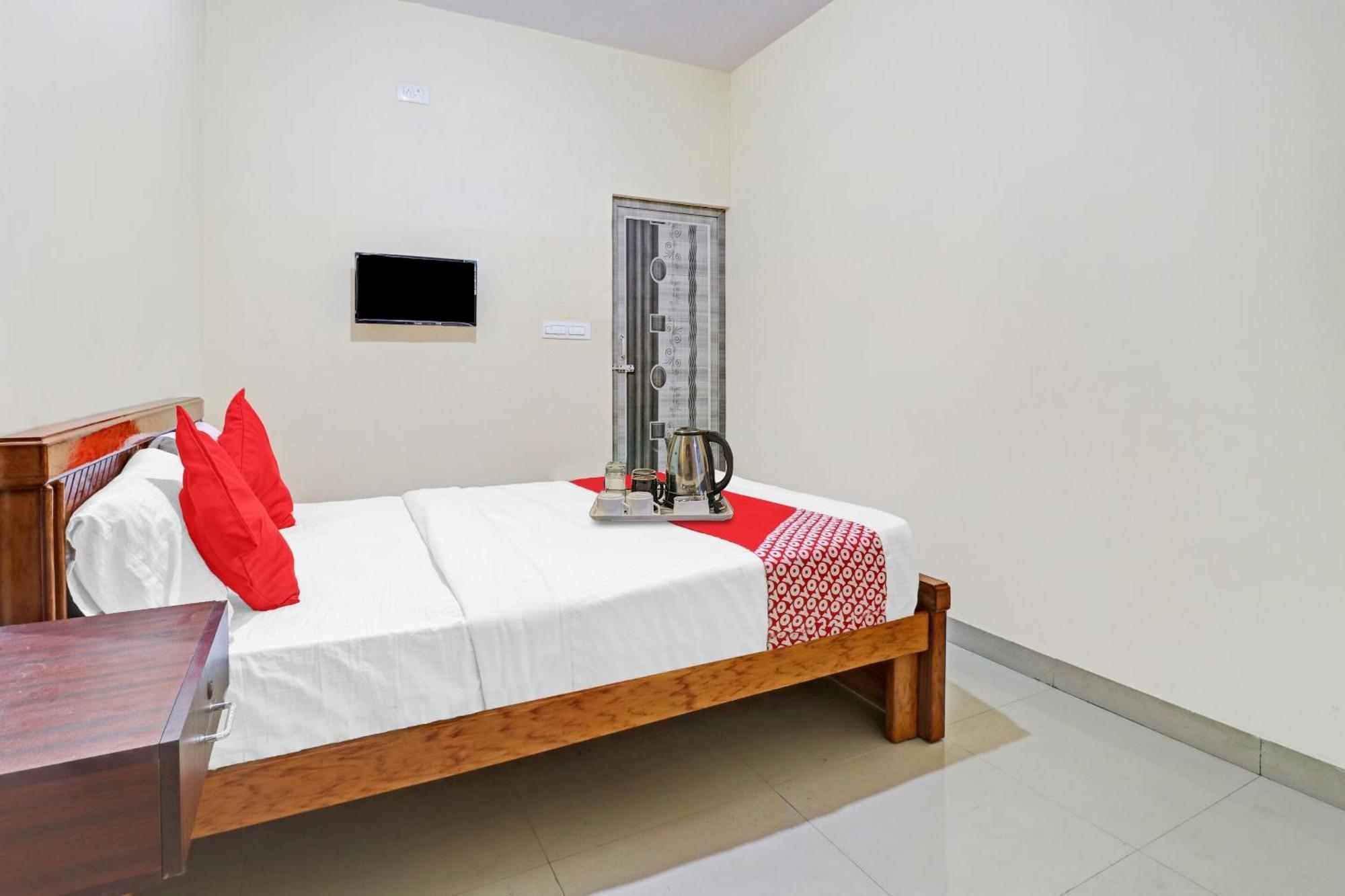Hotel O Lakshmi Sri Deluxe Boarding & Lodgeing Kumbalgod Екстериор снимка